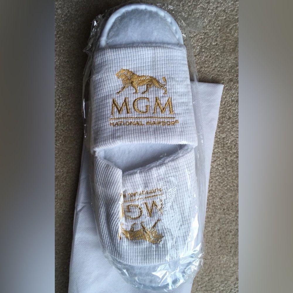 MGM National Harbor White and Gold Slippers Unisex Size 10/11​